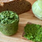 Kohlrabi-Blätter-Pesto zu Nudeln, aufs Brot oder als Dip